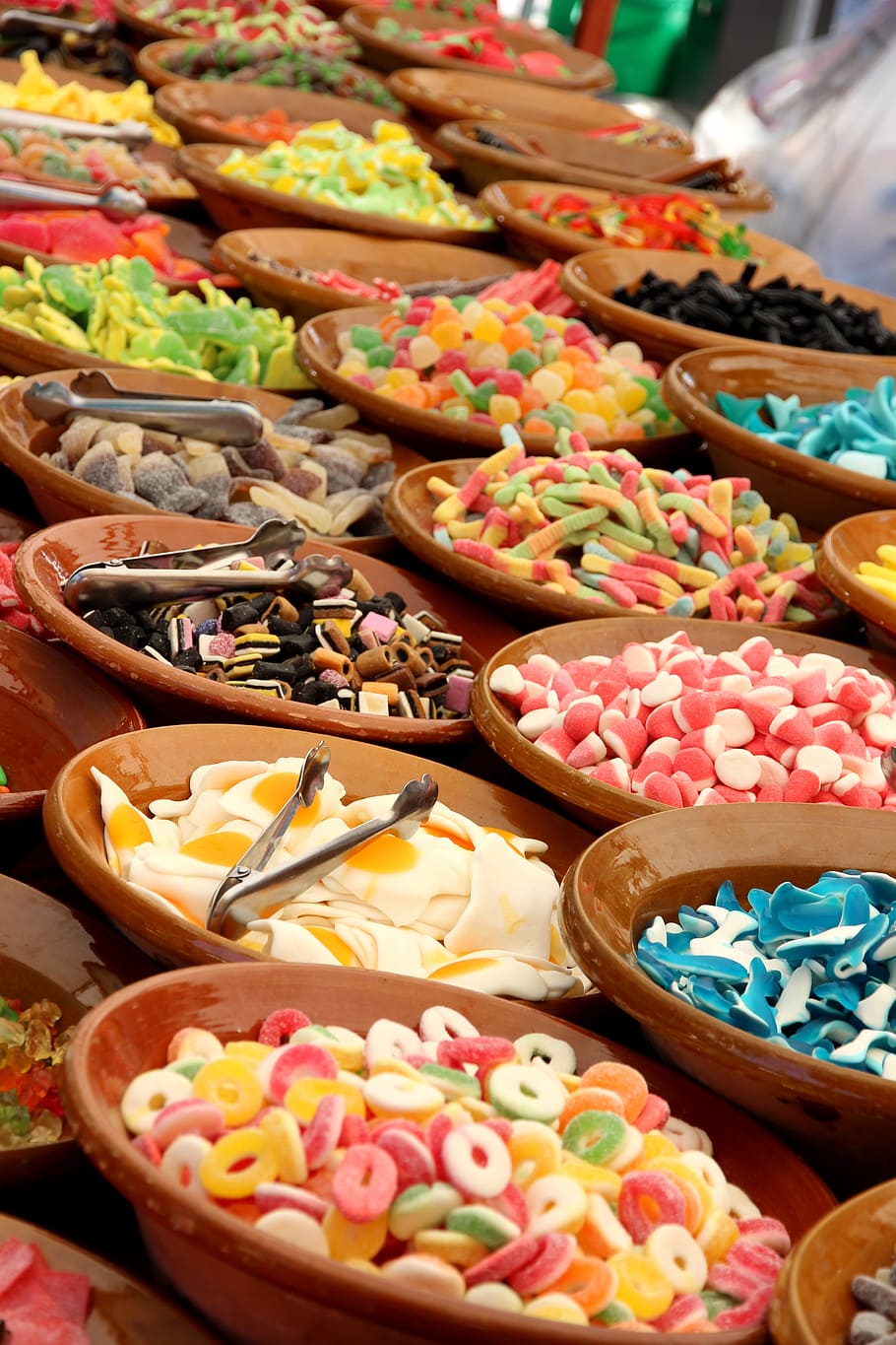 assorted-flavor candy, bowl, candy, sugar, sweet, nibble, food, delicious, gummibärchen, chocolates