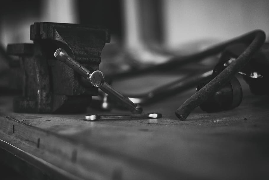 grayscale photo, bench vise, Tool, Black And White, Black, White, black, white, equipment, work, repair