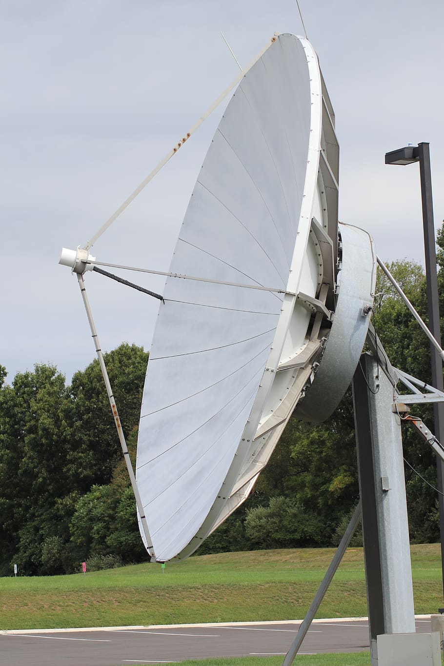 antena, receptor, enlace descendente, satélite, telecomunicaciones, comunicación, tecnología, recepción, antena parabólica, cielo