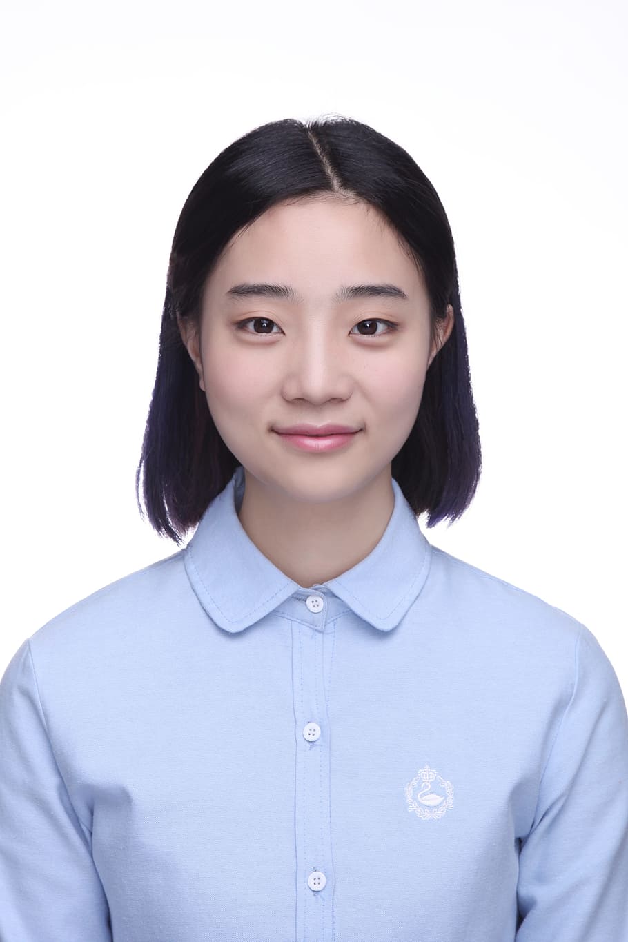 id photo, short hair, portrait, studio shot, white background, front view, looking at camera, one person, indoors, headshot