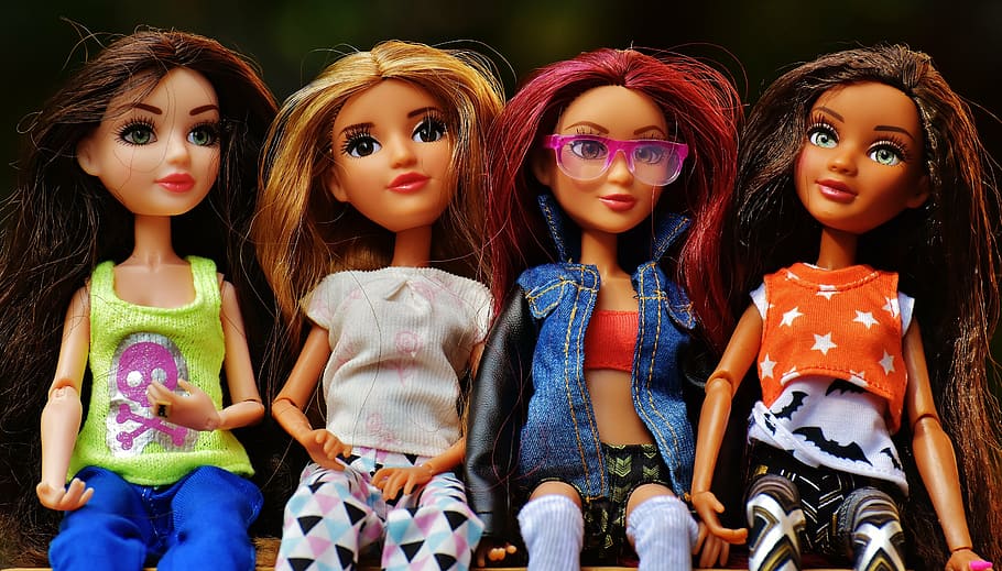 four bratz dolls, girl, girlfriends, friendship, clique, doll, pretty, face, eyes, beauty
