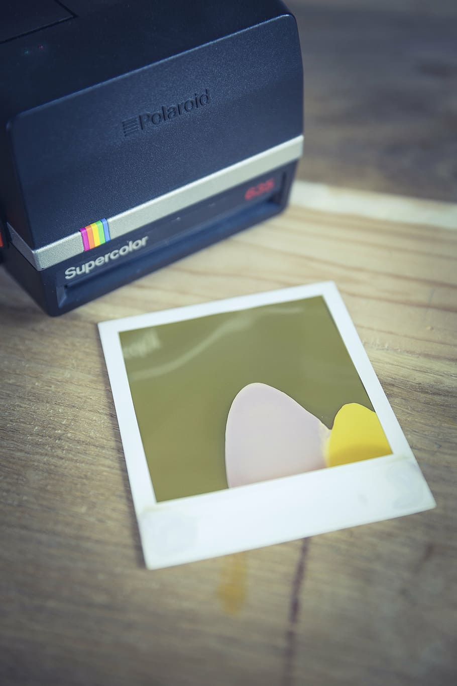 black, polaroid supercolor instant camera, brown, wooden, surface, analog, antique, aperture, background, body