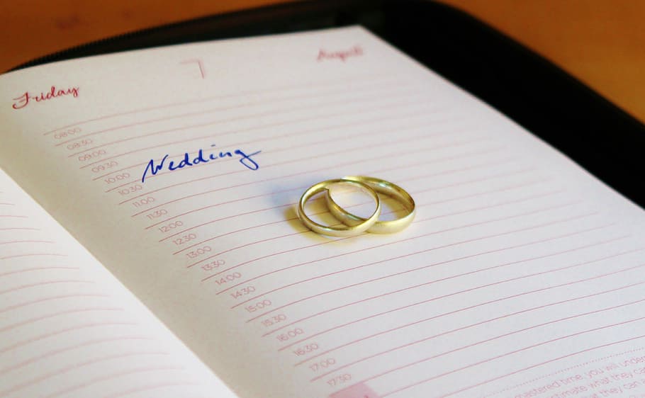 dos anillos de color dorado, tiempo, anillos de bodas, bodas, anillos, oro, casarse, ceremonia de matrimonio, suerte, amor