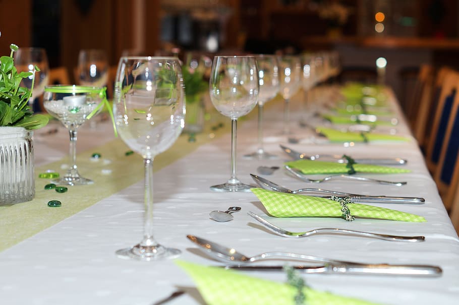 와인 잔, 숟가락, 포크 로트, 테이블, 축제, 연회 테이블, 판, gedeckter 테이블, 축하, 생일