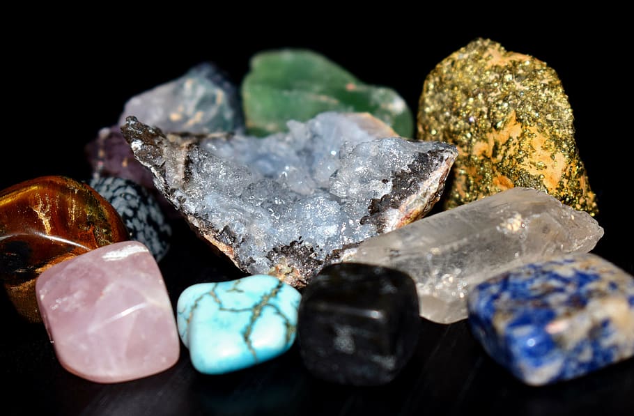 several assorted-color gemstones, gems, gemstones, semi-precious, stones, amethyst, thunder egg, calcite, clear quartz, rose quartz