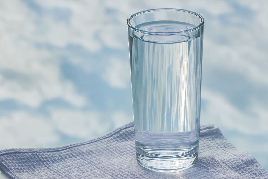 close-up photo, glass, full, water, napkin, sky reflection, glass tumbler, air, swing, drinking glass