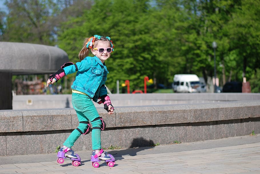 girl, blue, jacket, green, pants, skating, fountain, kids, rollers, joy