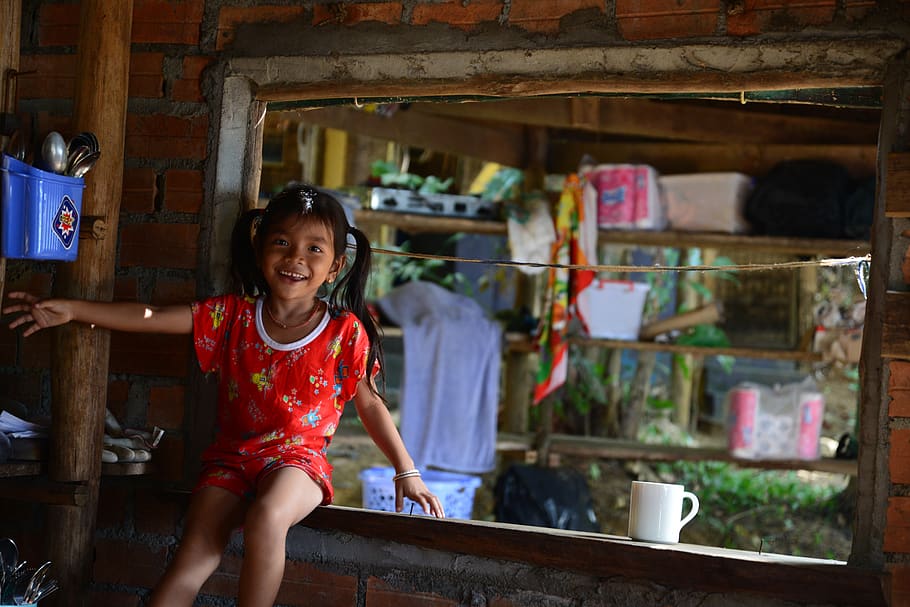 orang-orang, potret, anak, dalam ruangan, kopi, coffee kid, happy kid, Kamboja, koh ta kiev, gadis kecil bersenang-senang