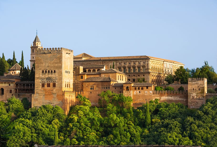Torre de hormigón marrón, Alhambra, Granada, España, fortaleza ...