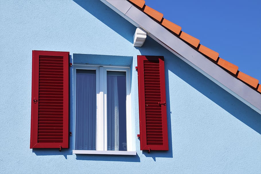 yeso, azul, el techo de la ventana, fachada, ático, las paredes de la residencia, bienes raíces, luz, arquitectura, construcción