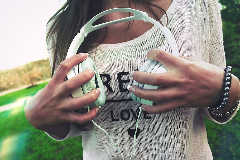headphone, musik, tangan, gadis, wanita, orang, gaya hidup, cinta, memegang, bagian tengah tubuh