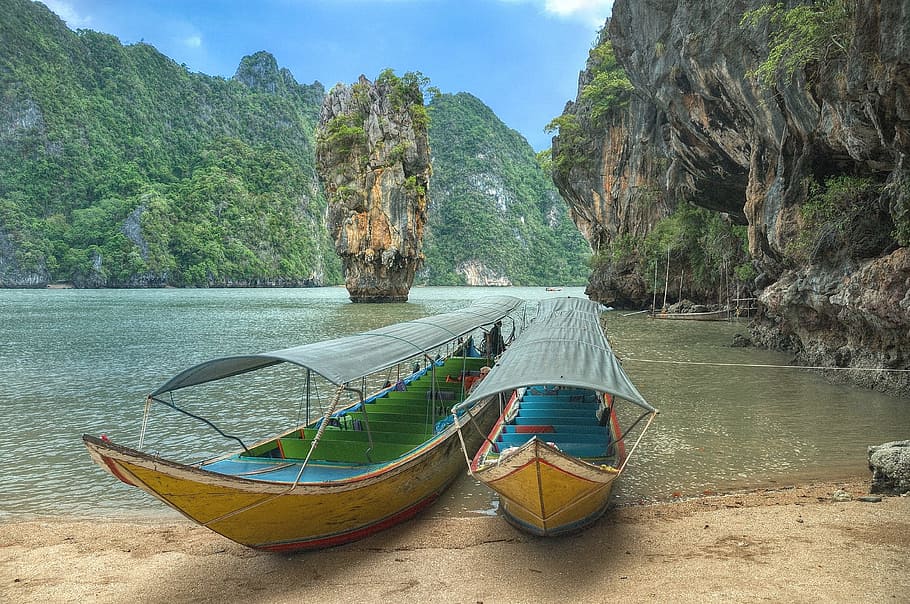 dos barcos marrones y azules, tailandia, phang nga, bahía, playa, mar, agua, barco, roca, arena