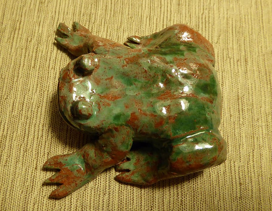 toad, clay figure, weel, glazed, tonkunst, arts and crafts, shaped, hand labor, indoors, close-up