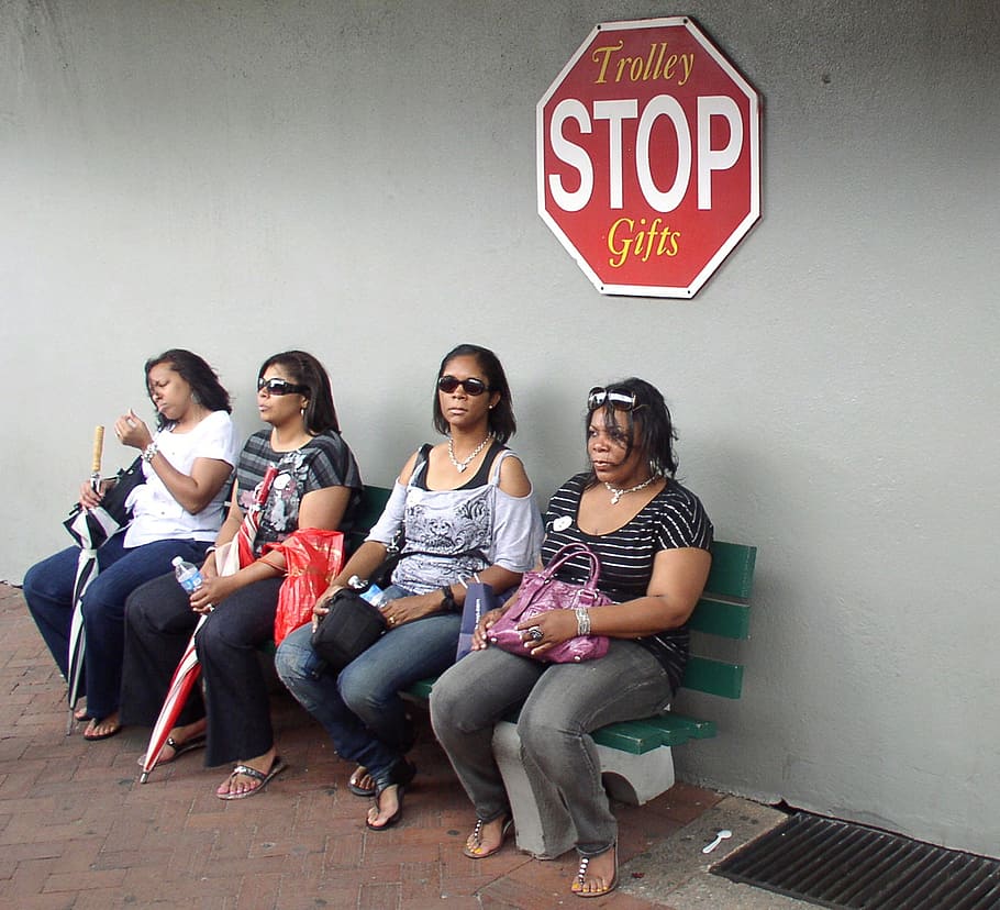 mujeres, espera, parada, sentarse, humano, parada de autobús, tiempo de espera, persona, personal, pared