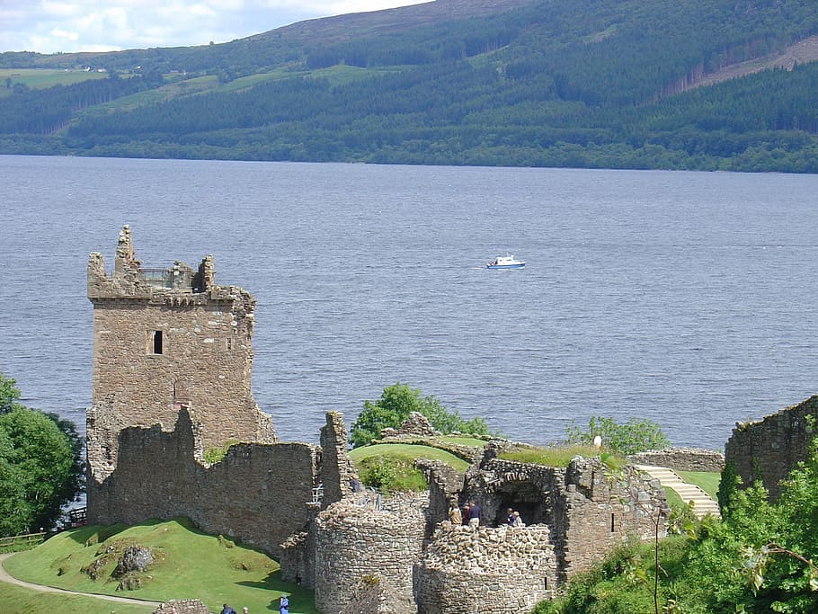 gris, hormigón, casa, cuerpo, agua, castillo escocés, castillo de urquhart, lago, antiguo, histórico