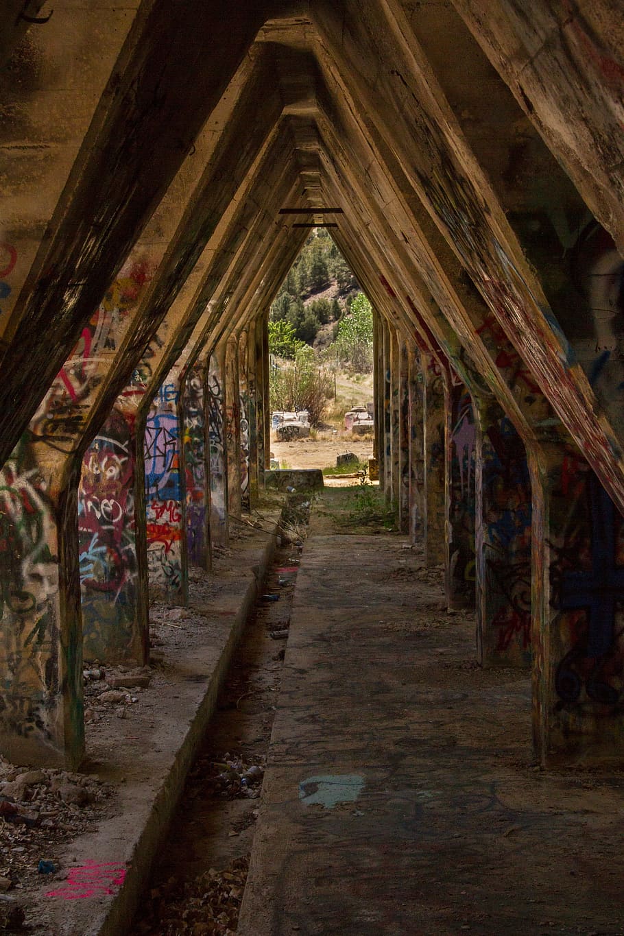 graffiti, ruin, old, abandoned, hallway, deserted, dilapidated, architecture, built structure, the way forward