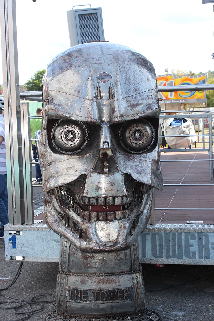 Bonn, Beuel, mercado, torre, feria, festival folklórico, figura, cabeza, robot, metal