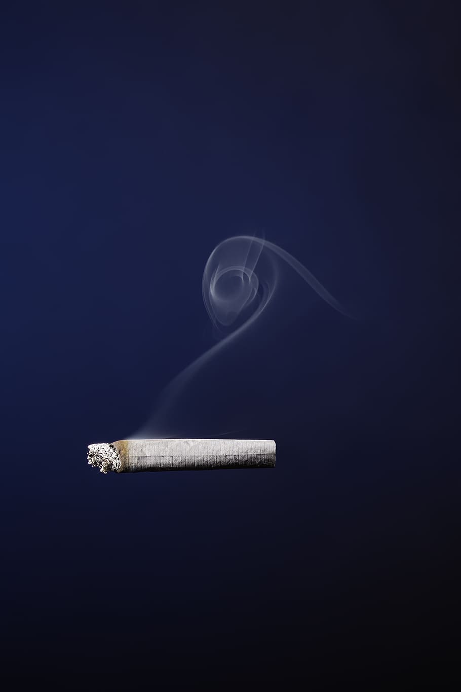 cigarette, smoke, smoking, ash, embers, tobacco, cigarette end, studio shot, sign, copy space