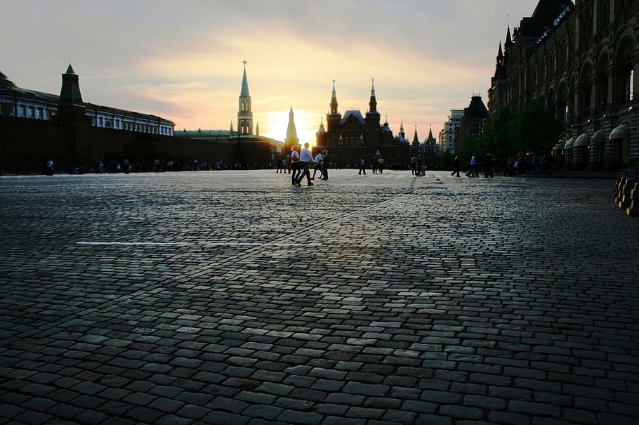 red square, paving, vast, flat, plaza, public place, light, reflection, historic buildings, outlined