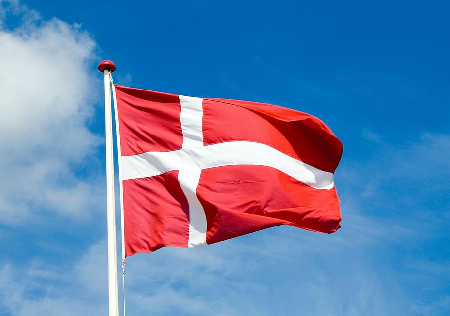 rojo, blanco, cruz, bandera, bandera de dinamarca, volando, saludando, brisa, asta de bandera, danés
