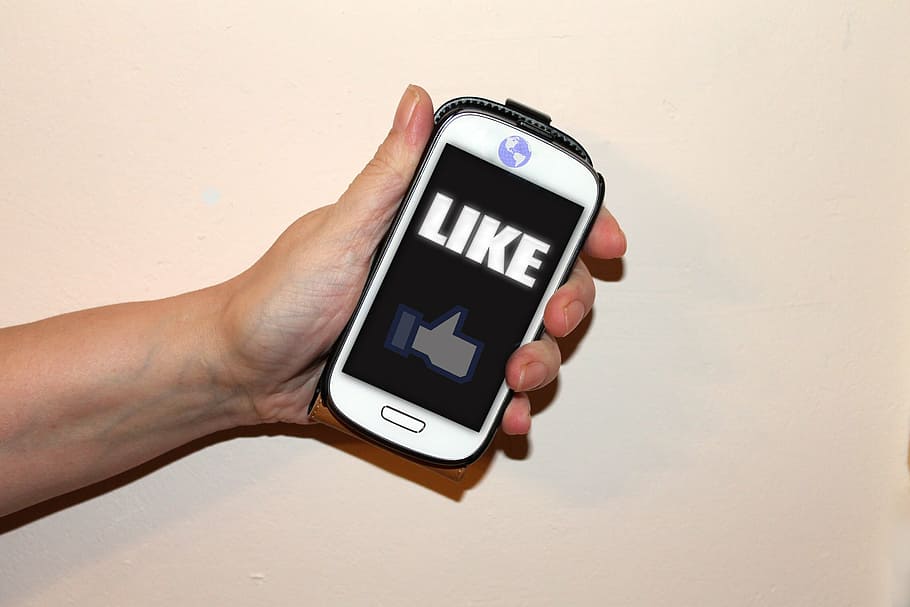 orang, memegang, putih, smartphone, ponsel, media sosial, facebook, suka, jempol, tangan manusia
