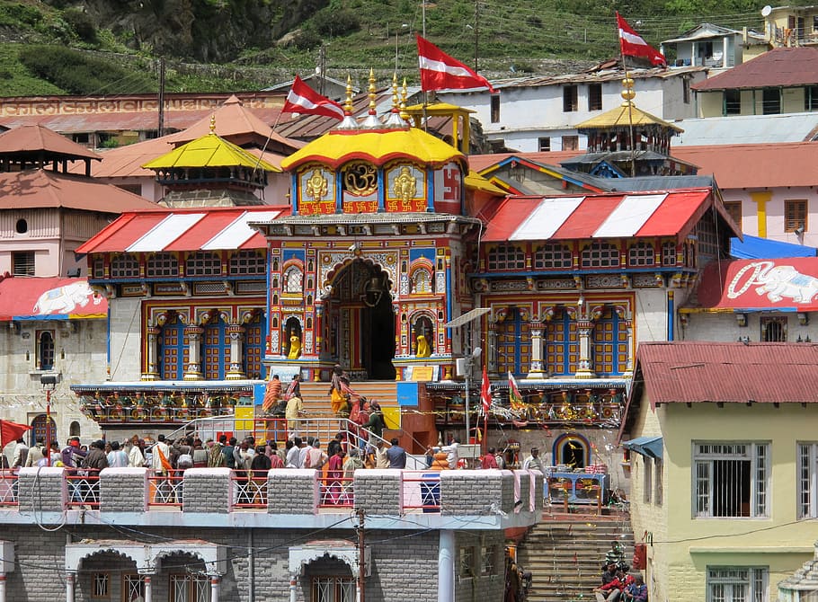 people, multicolored, temple, daytime, vishnu temple, badrinath, himalayas, alaknanda, place of pilgrimage, sacred place