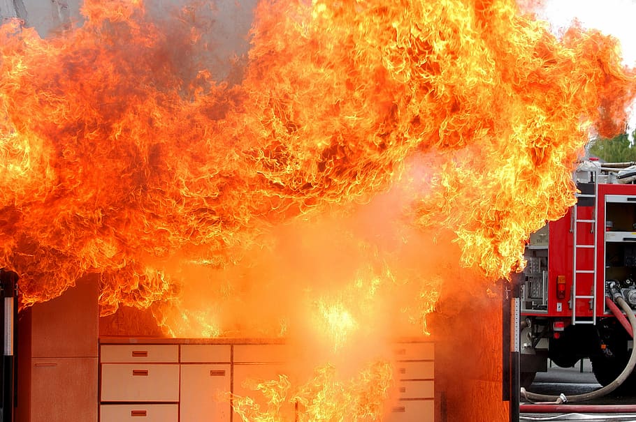 fire, feuerloeschuebung, kitchen fire, flame, water, darting flame, fire - natural phenomenon, burning, heat - temperature, accidents and disasters