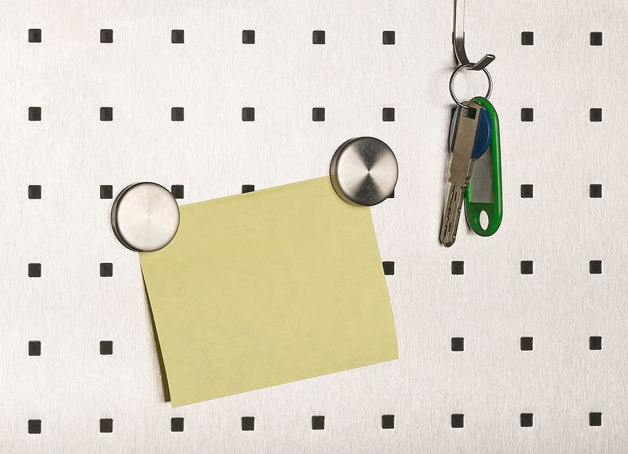postit, sticky note, yellow, key, reminder, memory, time, message, stainless steel, adhesive note