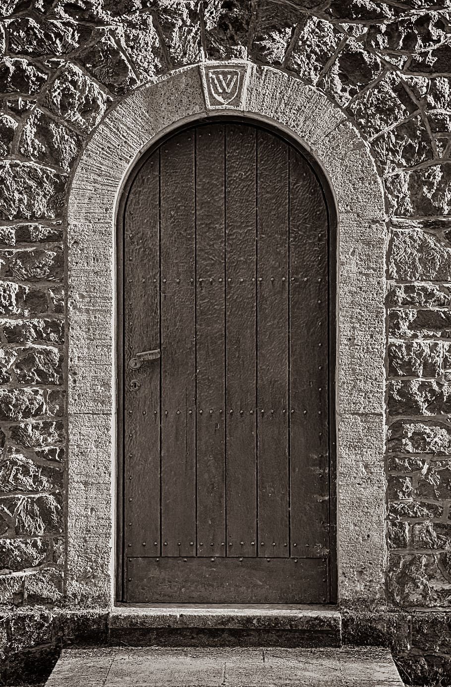 goal, door, wooden door, wooden gate, stone wall, door frame, architecture, old, historically, black white