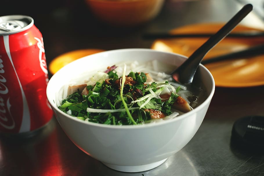 green, white, vegetables dish, ceramic, bowl, food, noodles, soup, pho, salad