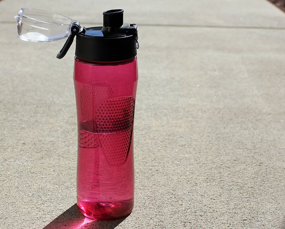 rojo, negro, abierto, botella deportiva, líquido, dentro, botella de agua, hidratación, agua, botella