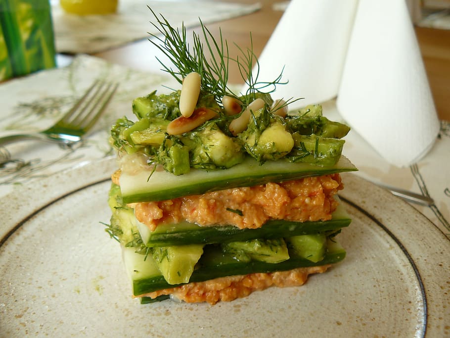 vegetable dish, starter, eat, lasagna, cucumbers, avocado, dill, gedeckter table, dine, plate